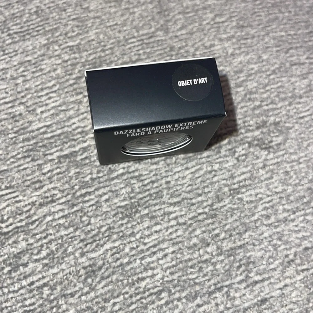 NIB MAC DAZZLESHADOW EXTREME Eyeshadow